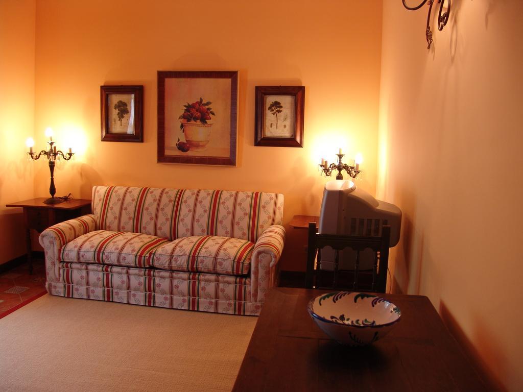 Apartamentos La Columna Chinchon Exterior photo