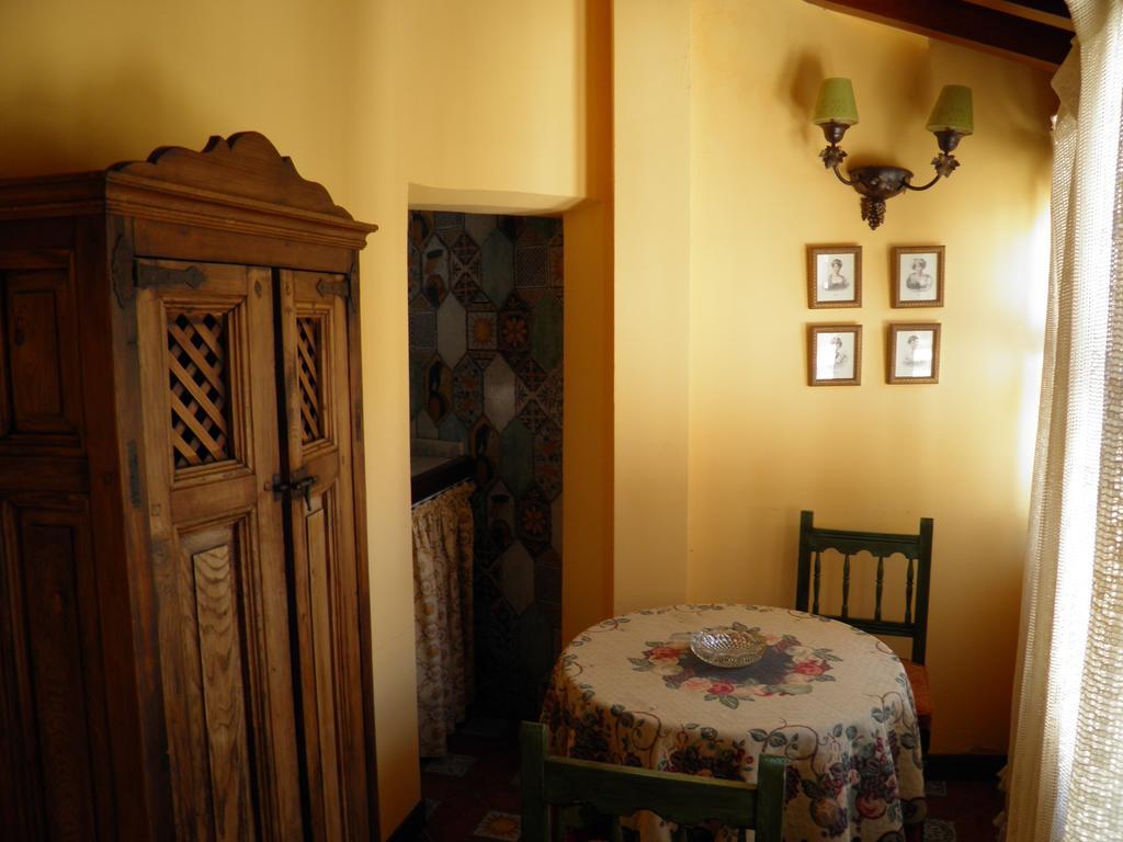 Apartamentos La Columna Chinchon Exterior photo